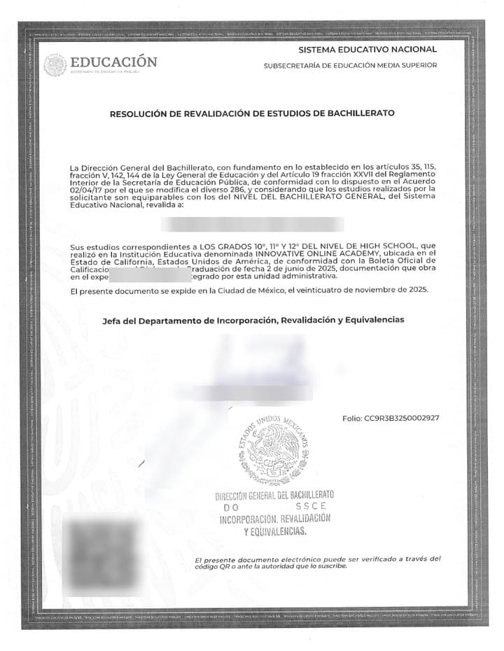 Resolución de Revalidación de Estudios de Bachillerato de la SEP (datos personales difuminados)